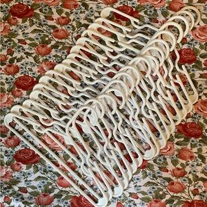 Baby White Plastic Hangers (32ct)